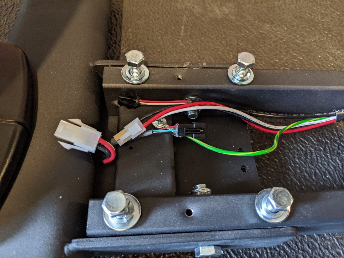 E95 Step 1-1 08 Insert Bolts (135), Splits (182), Flats (170) & Stars (183, below).jpg