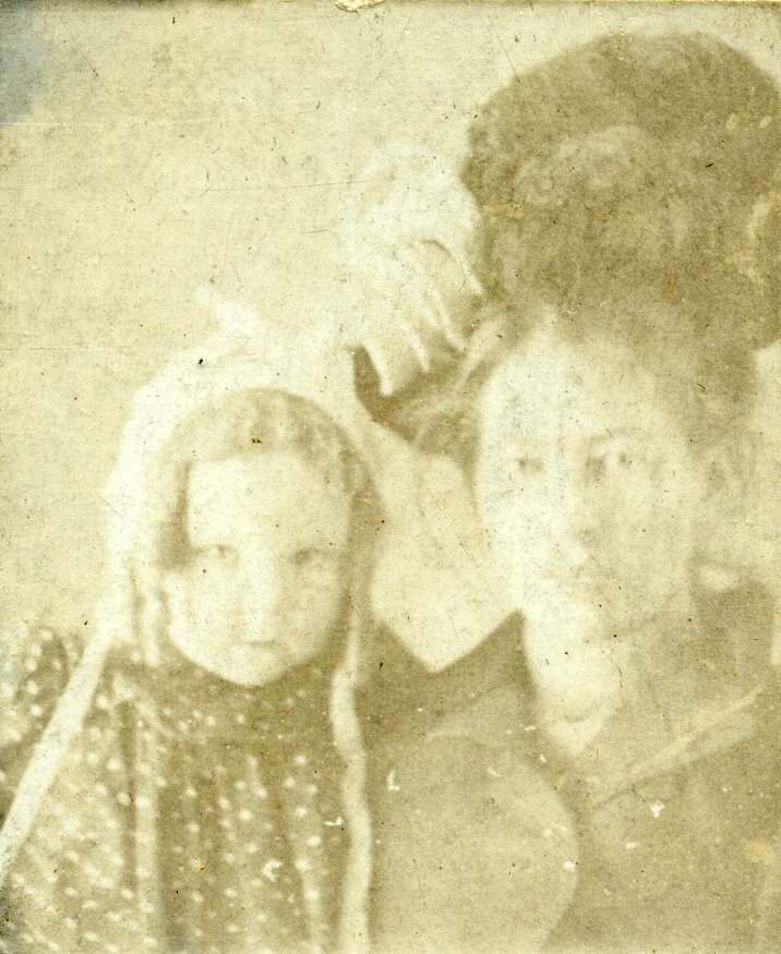 1900~ 1 Mabel & mother, Florence.jpg