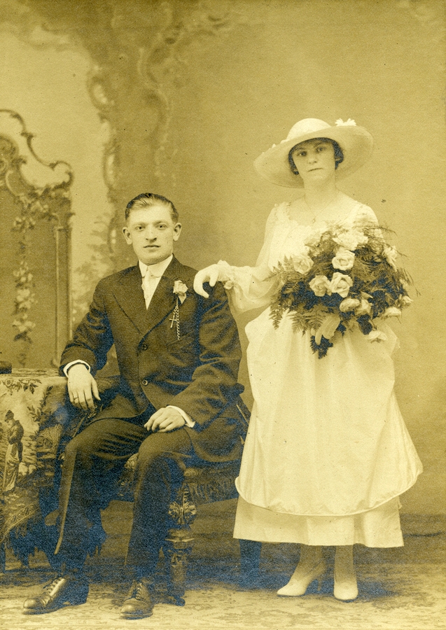1916~ Mabel & Fred Kelsch (Catholic, gone after 2 yr).jpg