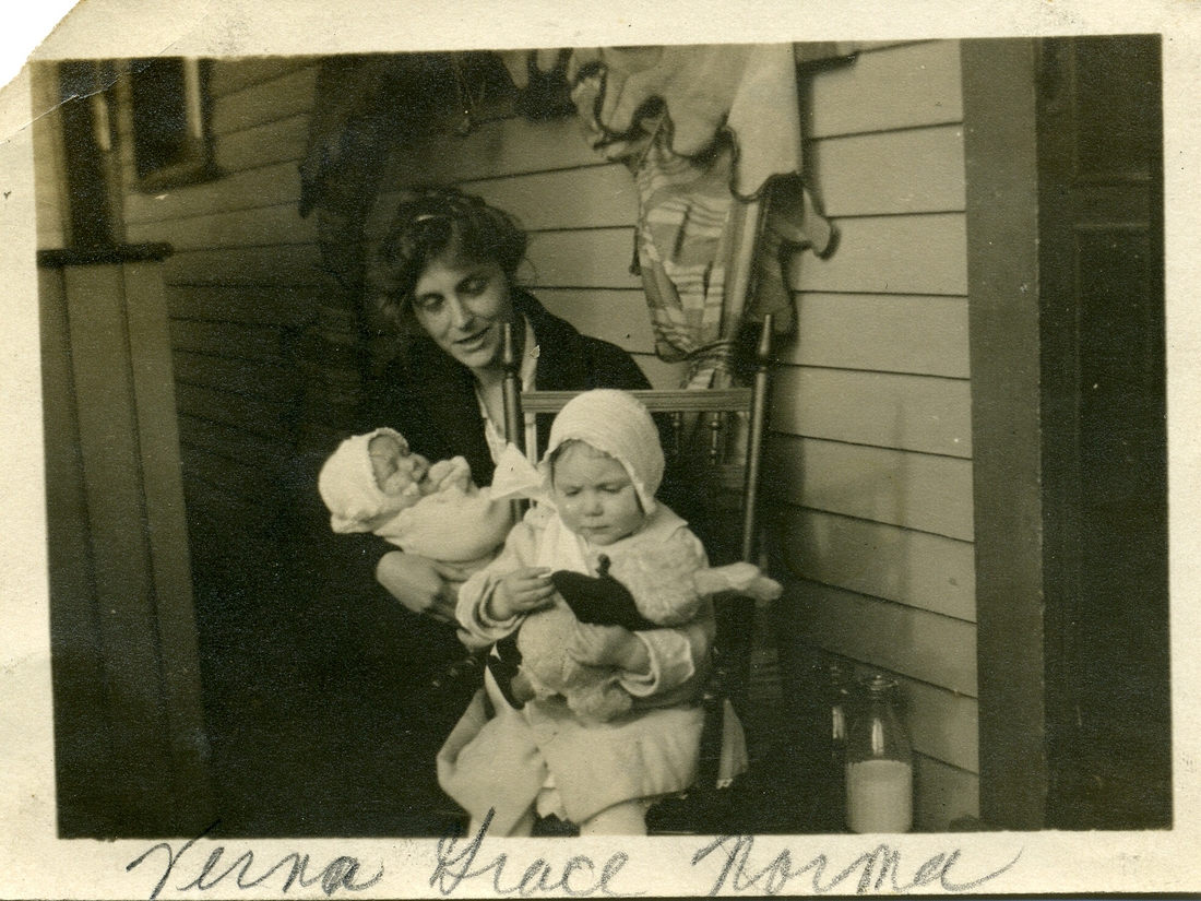 1921~ Verna, Grace (Mabel's older sister) & Norma.jpg