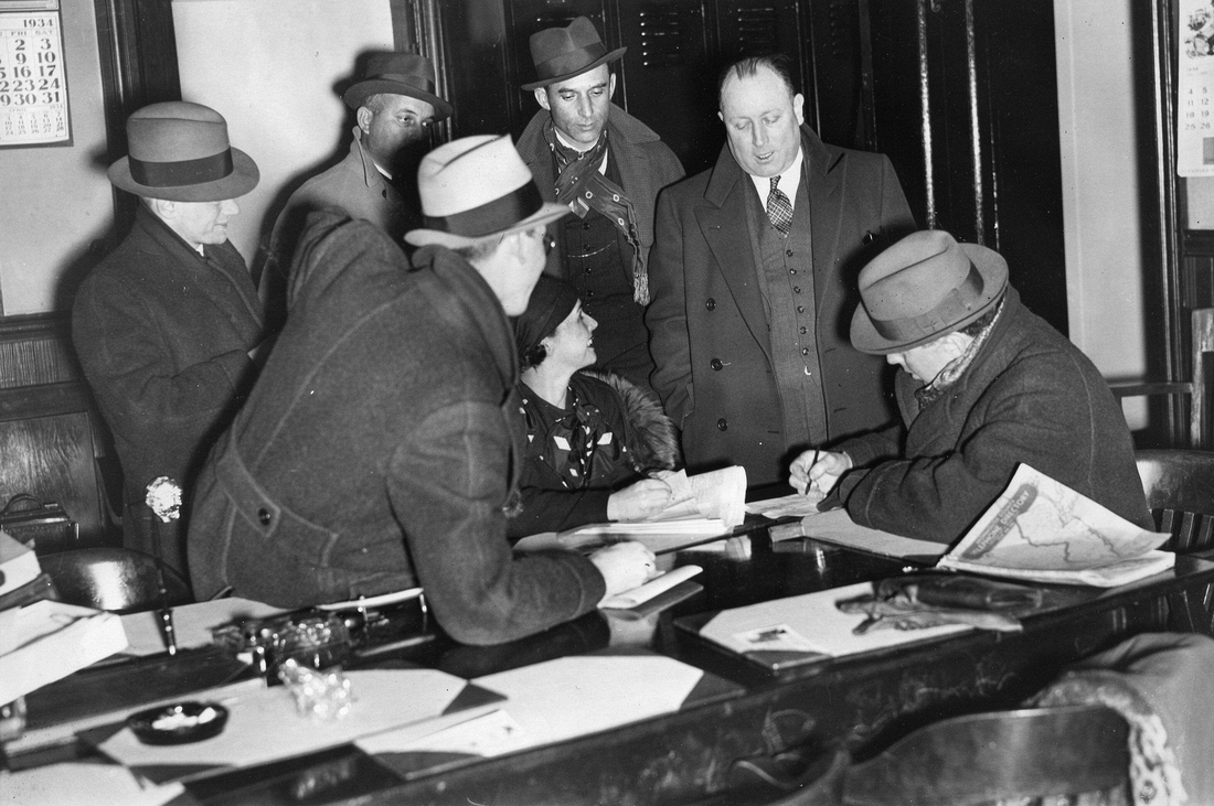 1934-03-15 Chief County Detective, Harry B Crook, talking to reporters in Spring Lake police station.jpg
