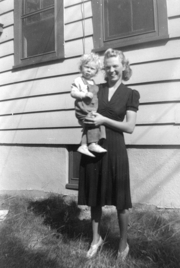 1940-09-23 Velma & Carol.jpg