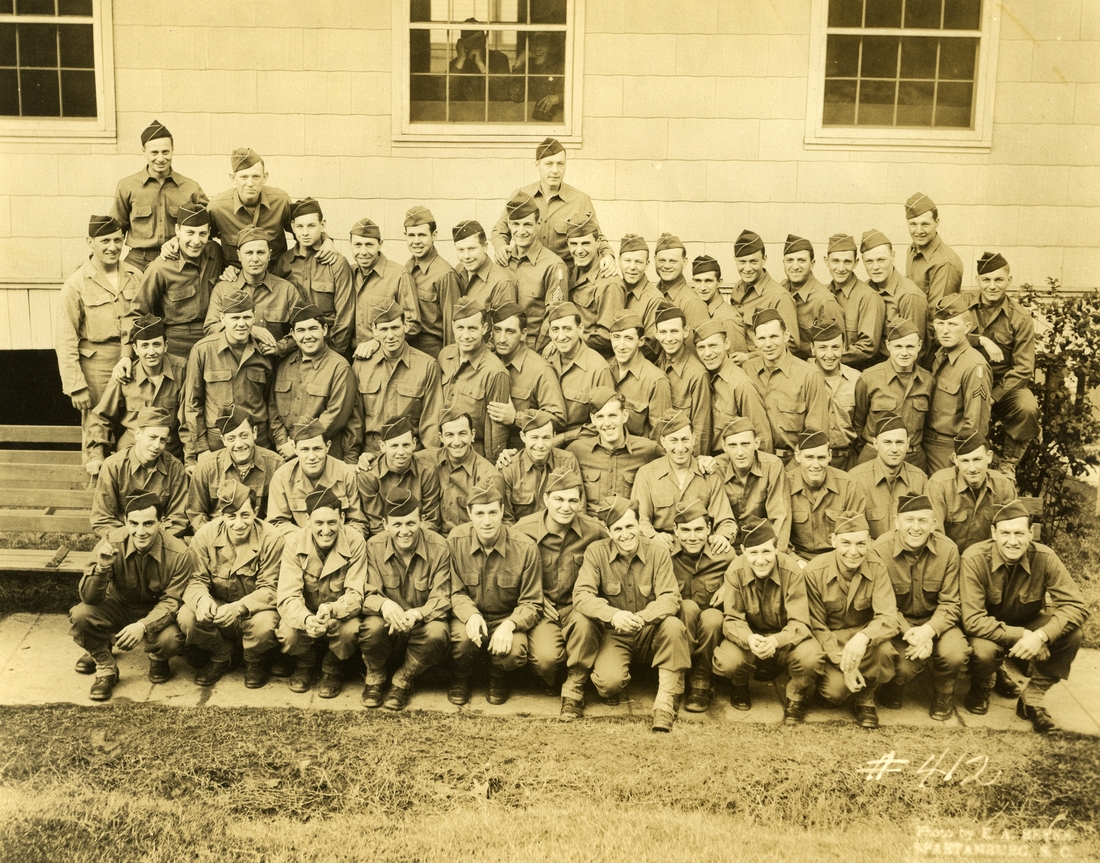 1943-03 2 Harry (row 3, 5th from left), Spartanburg, SC.jpg