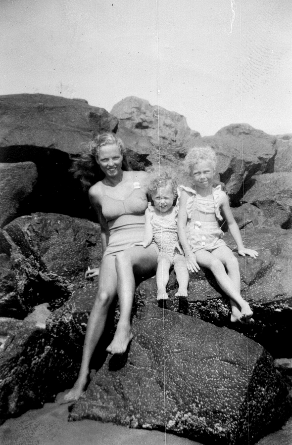 1945-06 2 Velma, Ellen & Carol at Avon.jpg