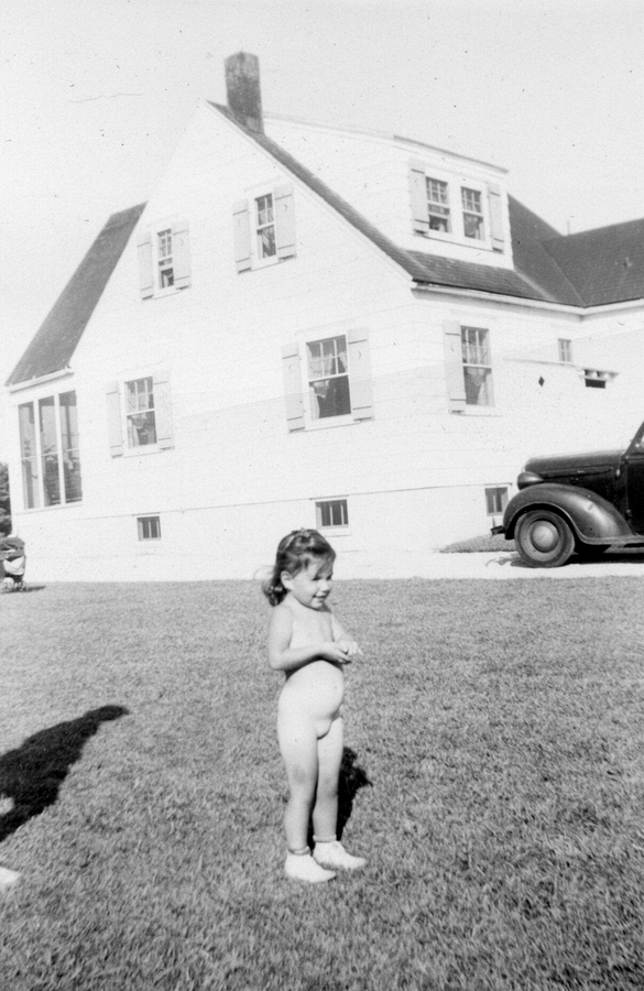 1945-09 4 Cathie at Spring Lake.jpg