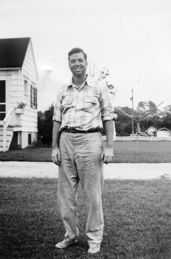 1945-09-29 1 Hank Barney at Spring Lake.jpg