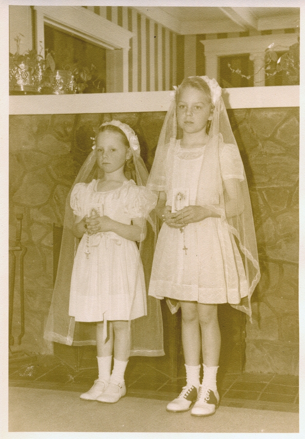 1948-05-15 Ellen (stand up straight) & Carol First Communion.jpg