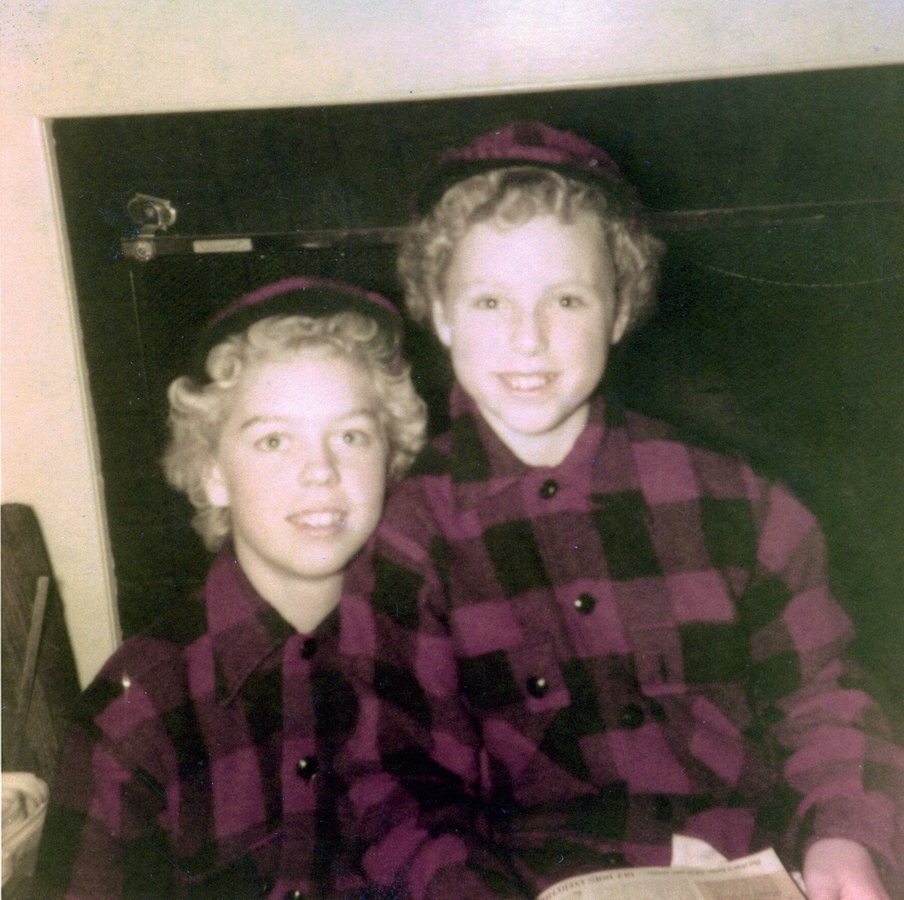 1951-11~ Kelly & Ellen.jpg