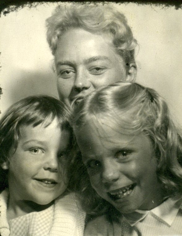 1960-07~ 1 Karen, Kelly & Christy.jpg