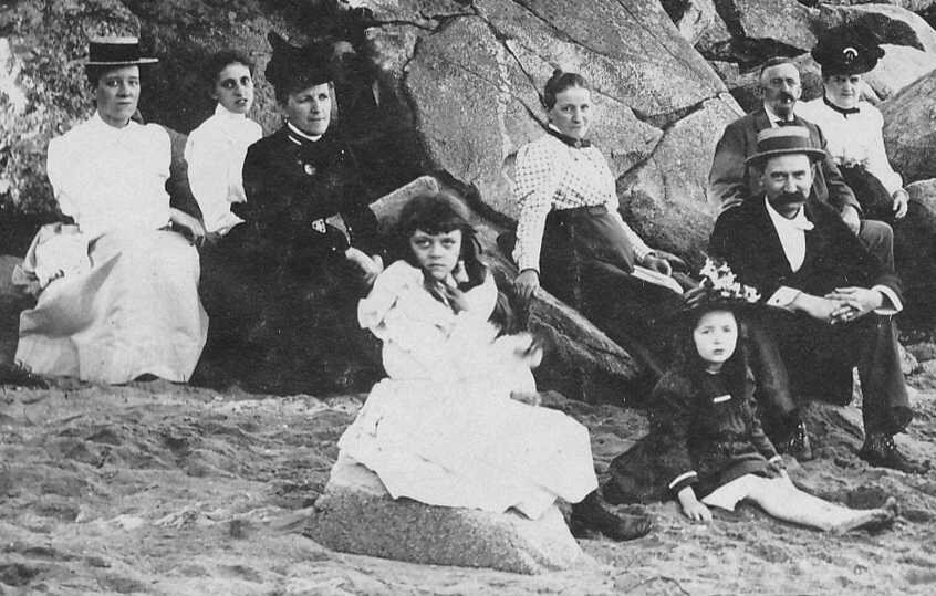 1900-07~ 1 Katie Johnson, Edith Blakeslee [Razee], Sis Bowman, Leila Johnson [Rowley], Grace Blakeslee, Ruth Johnson [Houck], Ray Baldwin, Bill & Sarah Fowler.jpg
