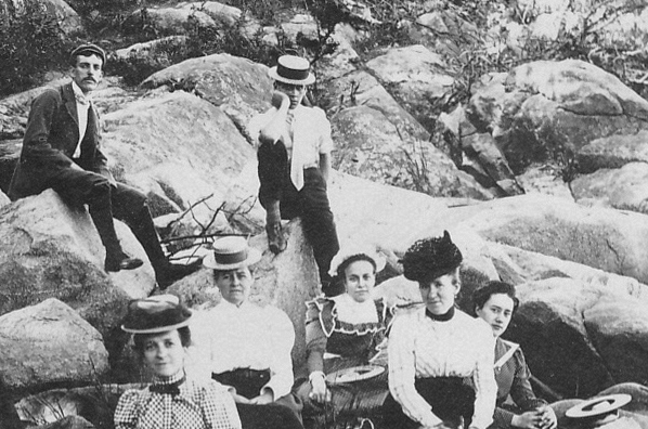 1900-07~ 2 (f) Kate Baldwin, Julia Fowler, Bess [Frisbie], Lell Holladay, Florence Holladay [Barber].jpg
