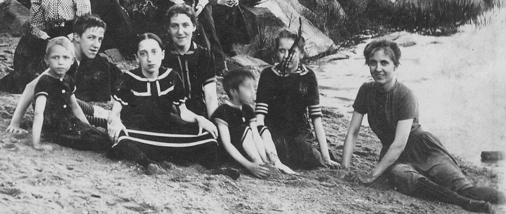 1900-07~ 3 Ped Perry, Harry Baldwin, Ethel Baldwin [Adams], Liz Perry, Benton Baldwin, unknown, Ruth Bowman [Ensign].jpg