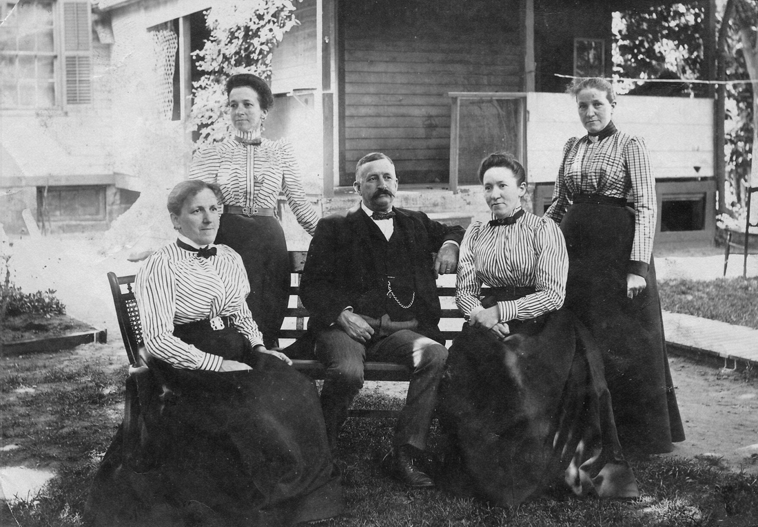 1907~ 40 Liz's father and his sisters - Sis Bowman (59), Katie Baldwin (50), Bill Fowler (63), Lell Holladay (53), Grace Blakeslee (62).jpg
