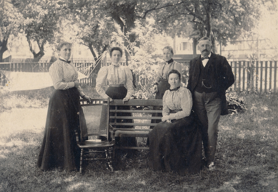 1907~ 41 Liz's father and his sisters - Sis Bowman (59), Kate Baldwin (50), Grace Blakeslee (62), Lell Holladay (seated 53), Bill Fowler (63).jpg