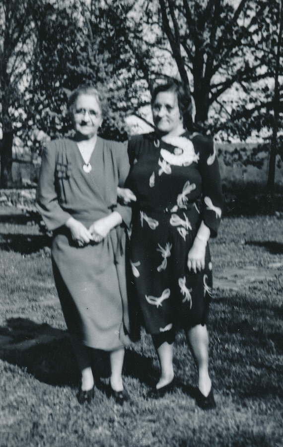 1946~ Bess & Edith.jpg