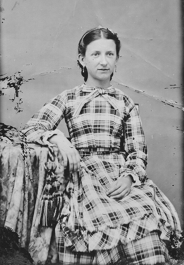 1879~  Theresa (Dietrich) Fowler.jpg
