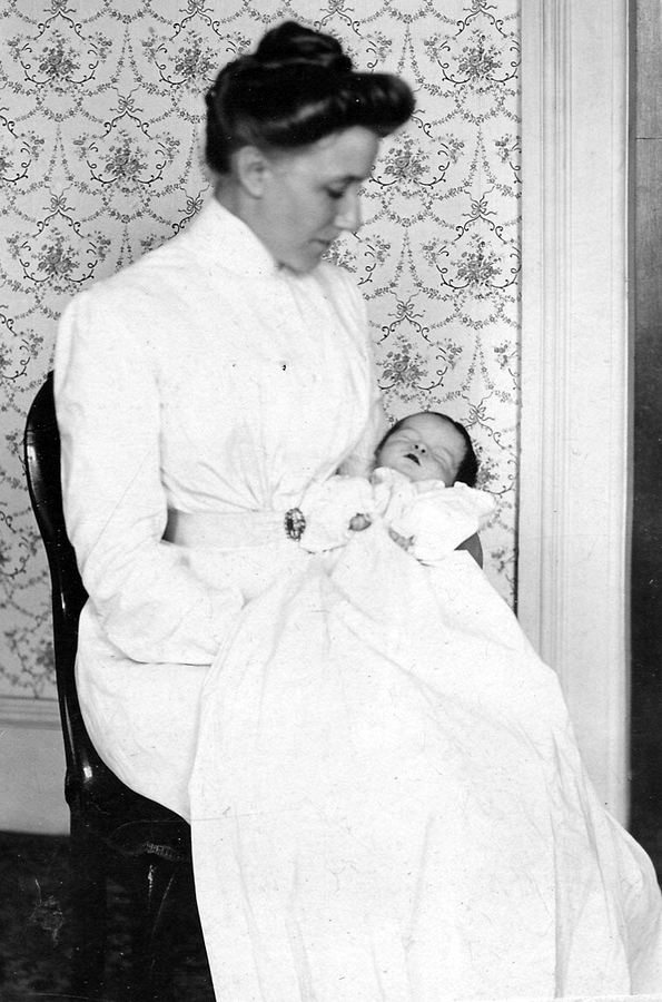 1902-04-20 Nurse & Sarah L Fowler; half sister of Liz, lived one day.jpg