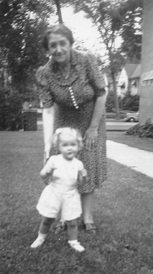 1941-07 Karen Johnson & Liz Perry.jpg