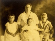 1925 Mary, George & Charlie Razee with their mother.jpg