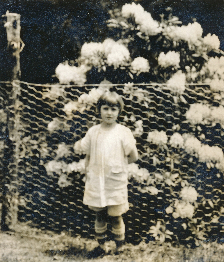 1927~ 3 Mary Razee.jpg