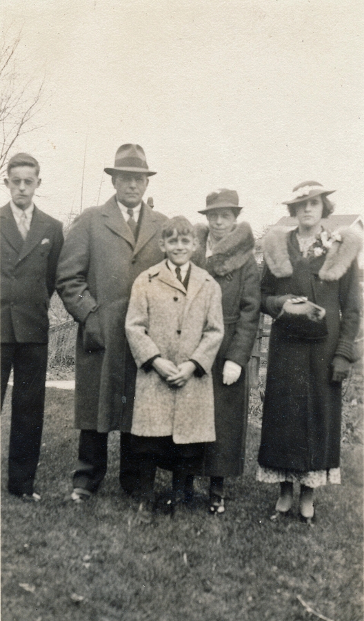 1935-04-21 Charles, George C, George W, Ruth & Mary Razee, Easter.jpg