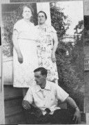 1937~ Liz Perry, Edith & Charlie Razee.jpg