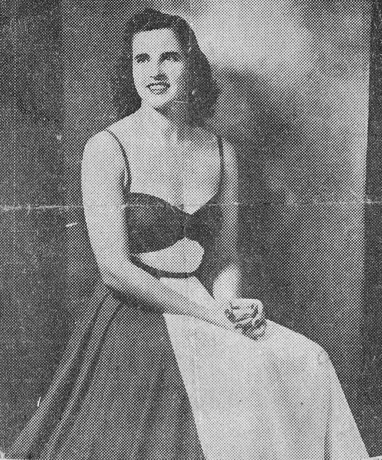 1940~ 1 Mary Razee, as a model.jpg
