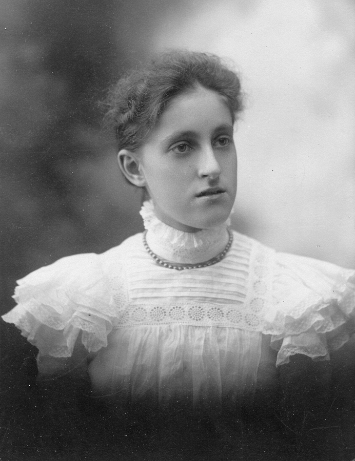 1900~ Edith May Blakeslee.jpg