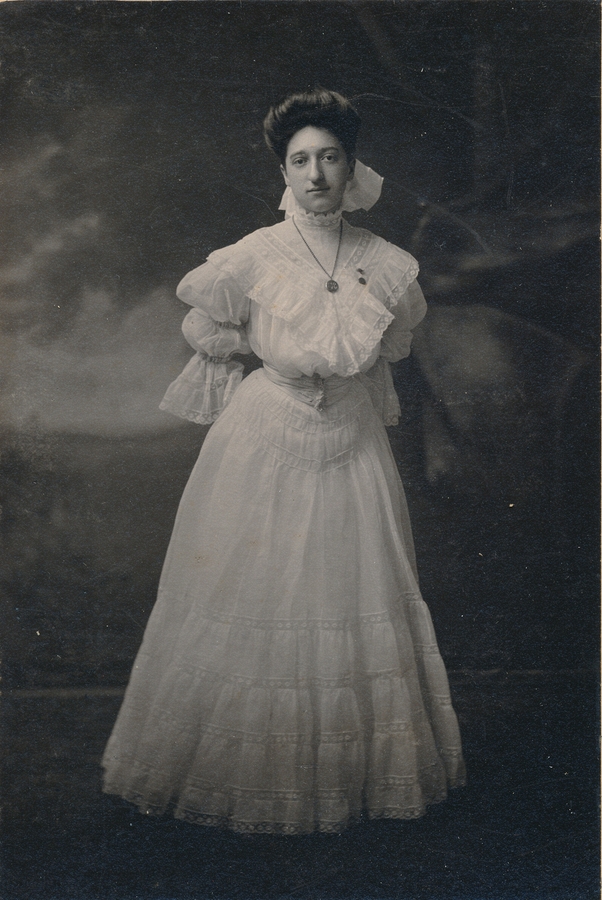 1905-05 1 Ethel Baldwin, I T Z, Boardman HS Graduation, New Haven.jpg