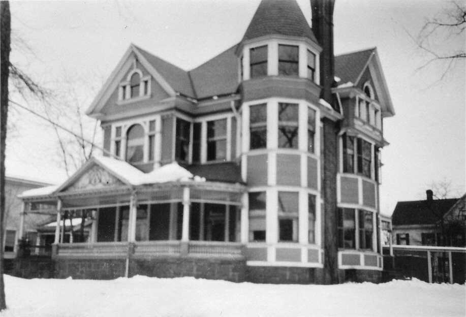 1945~ Aunt Kate Baldwin's house.jpg