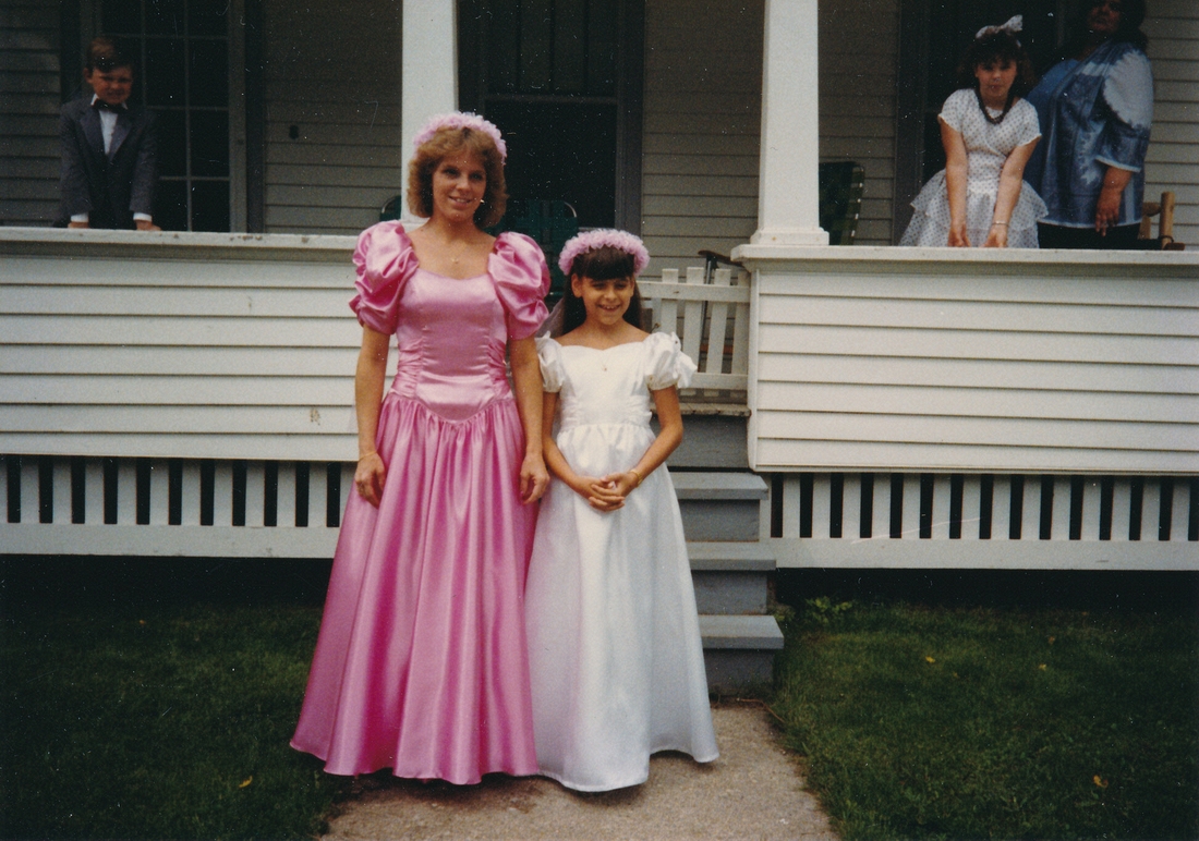 1988-06-04 2 Irene & Kristina Luzzi, before the wedding of Lucinda Lee, Jacksonville VT.jpg