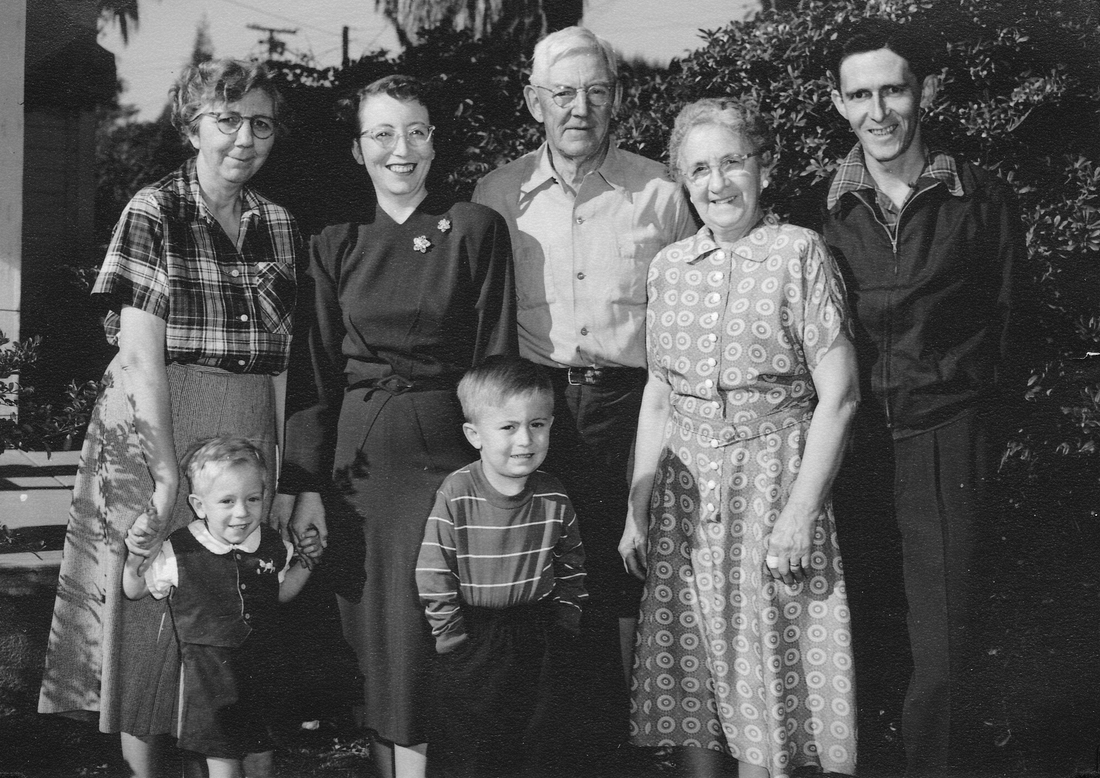 1952~ (r) Doris, Dorie, Walt, Walt Jr; (f) Paul, Alan, Bess.jpg