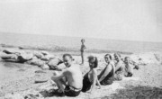 1938-07-15 Walter & Betty Cooper, Edith Razee, Bess Frisbie & Tony Cooper; Indian Neck (girl not of party).jpg