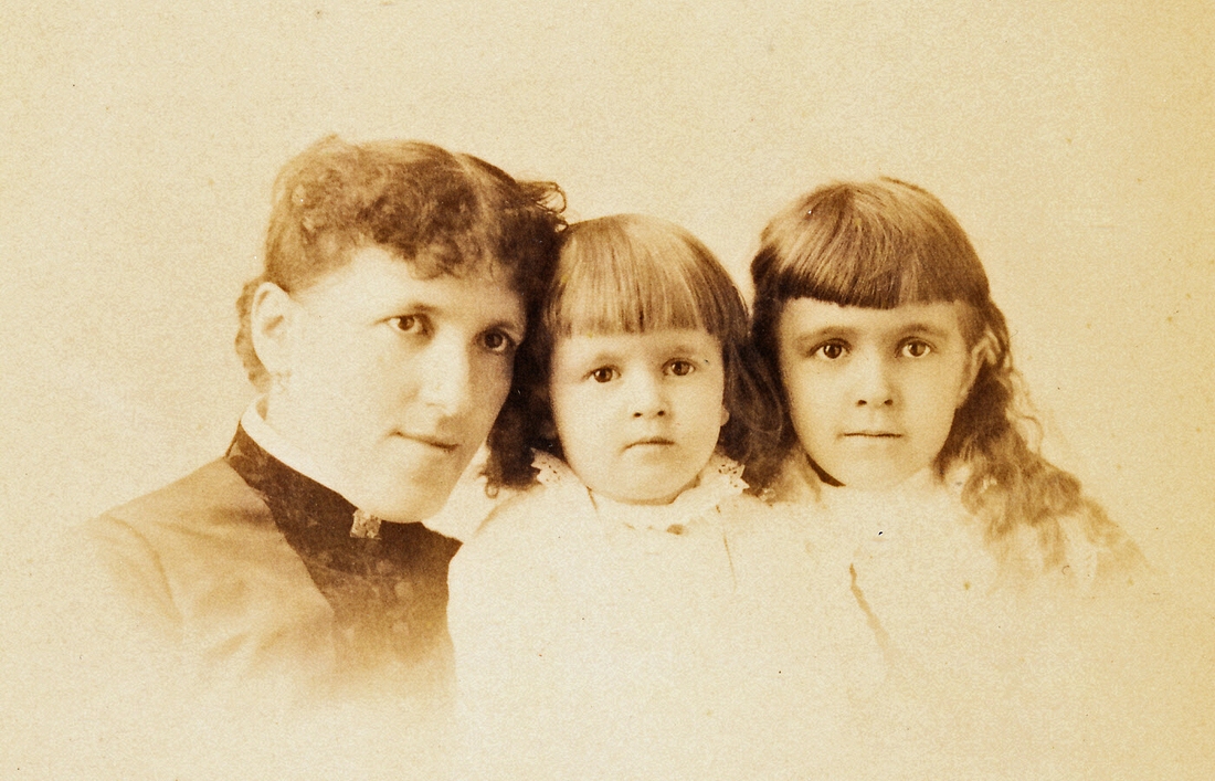 1884~ Mary 'Sis' Bowman & daughters Ruth & Bessie [106].jpg