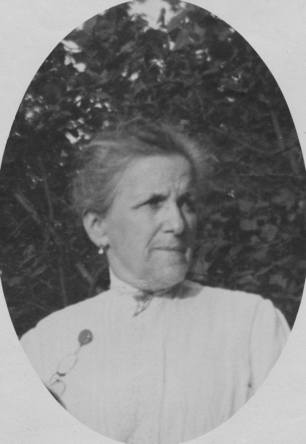 1916~ Aunt Sis.jpg