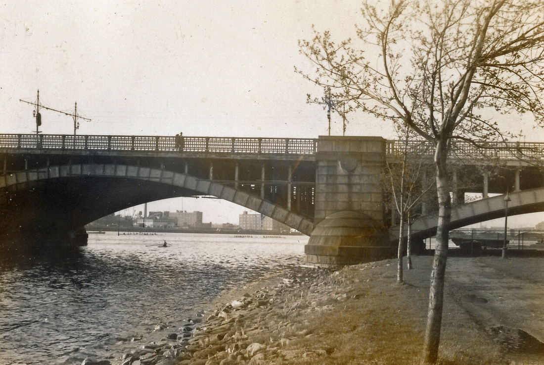 1947-04~ 2 MIT Crews - Spring Practice, Longfellow Bridge, Charles River.jpg