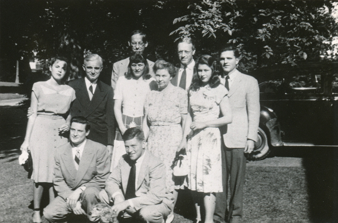 1947-06-22 (f) M Alexander Beach, Jack Perry; (m) Jane & Hilliard Matthews, Charlotte 'Chalky' Lacey, Doris Perry, Diane; (r) Dick Mankey, Ped Perry, Pete.jpg