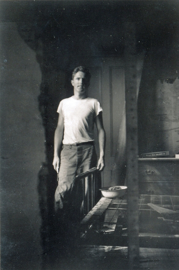 1947-07 5 Pete in bedroom.jpg