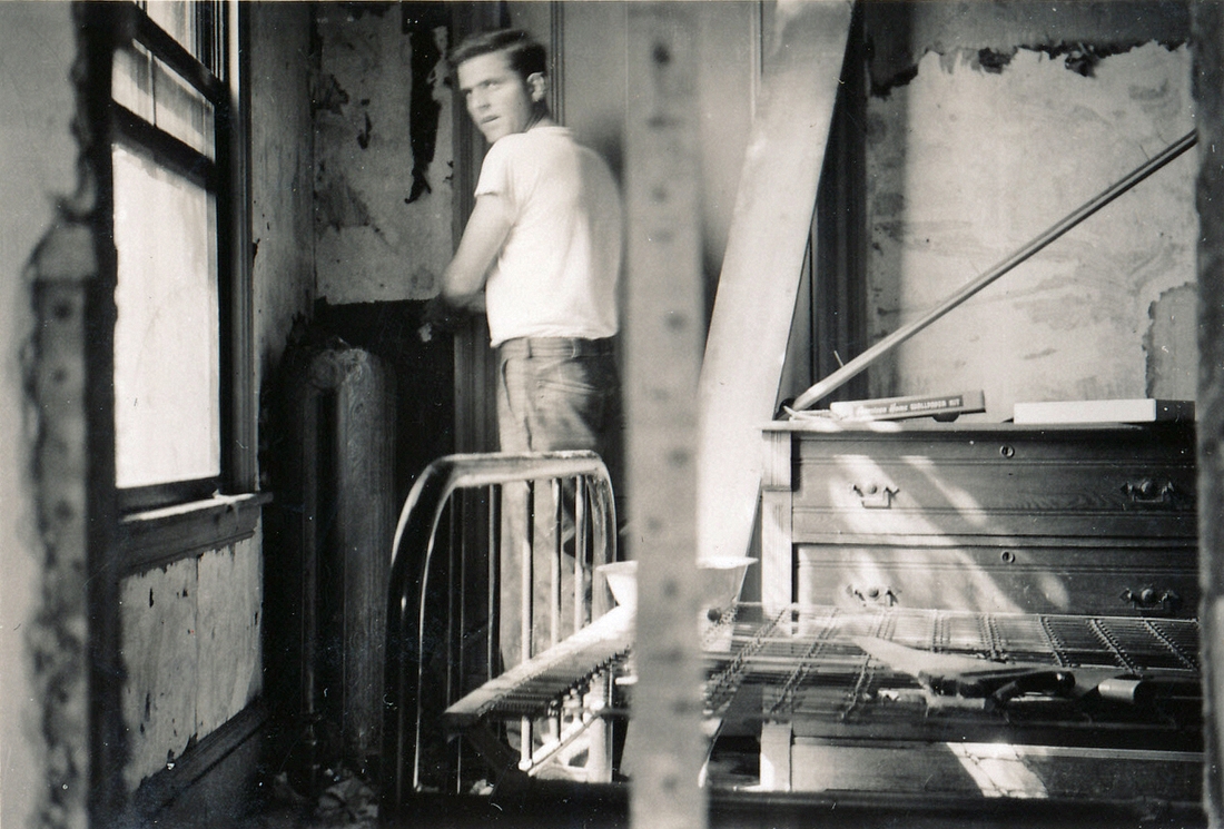 1947-07 6 Pete in bedroom.jpg