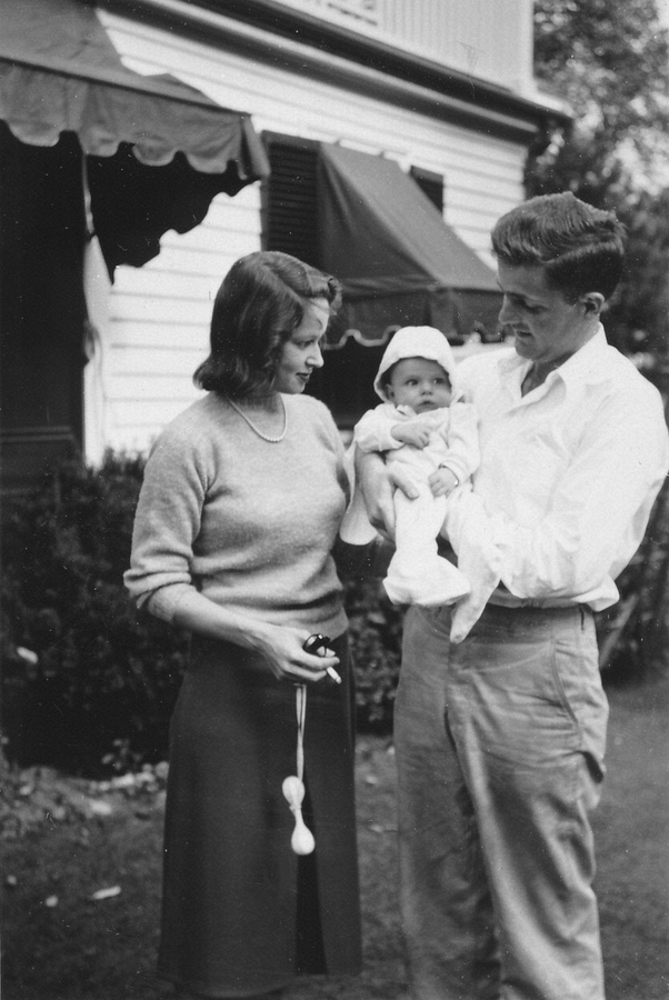 1948-10-09 5 Diane, Pete Jr & Pete, 5 Alden Rd, Wellesley MA.jpg