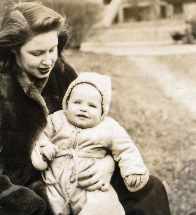 1949-02-13 2 Diane & Pete (8 mo), Dorchester MA.jpg