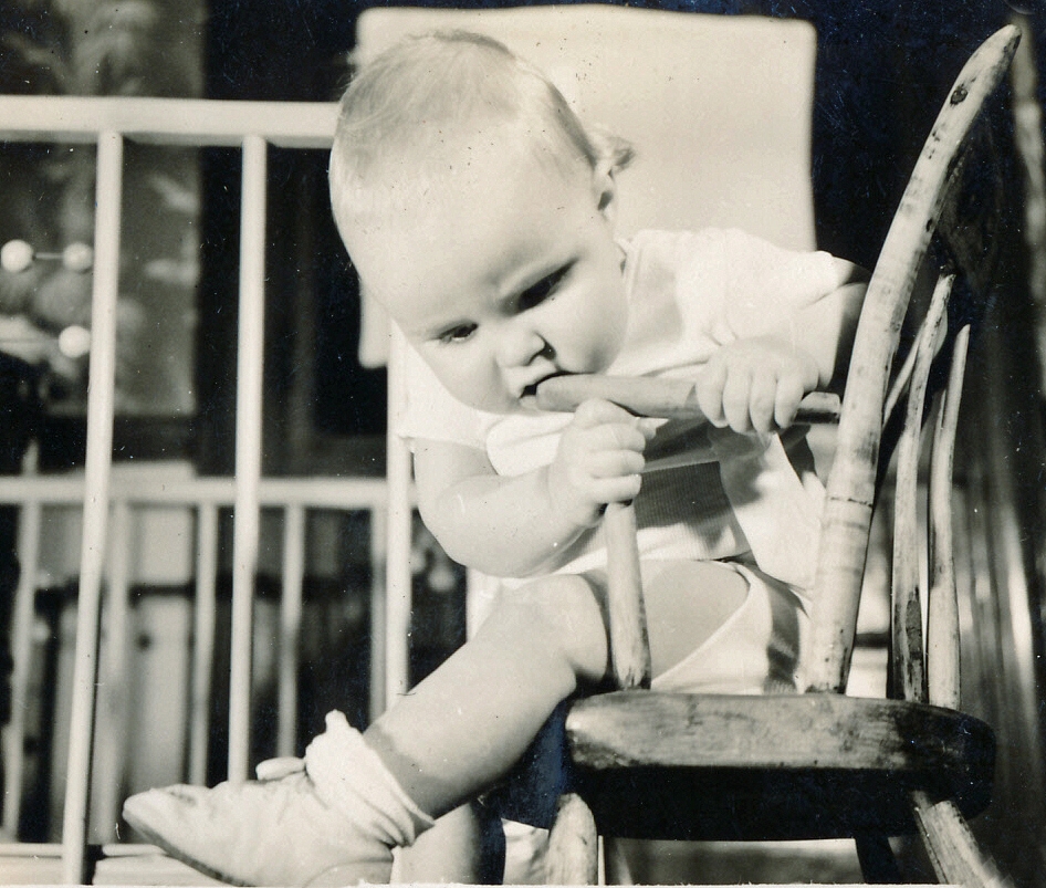 1949-04-03 6 Pete Jr has a gnaw, Dorchester MA.jpg