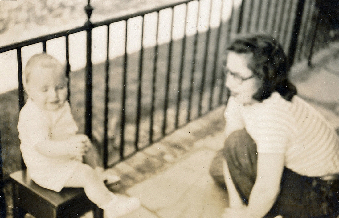 1949-05-01 4 Pete Jr & Diane, Pete Sr's Birthday, Wellesley MA.jpg