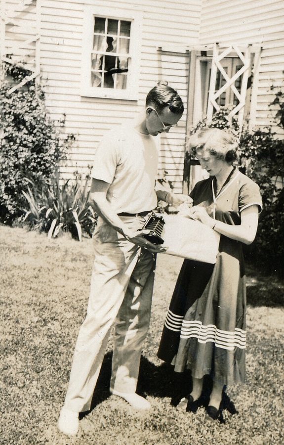 1949-06-04 2 Mary Jean & Dick Mankey, the day of their wedding, Kittery Point ME.jpg