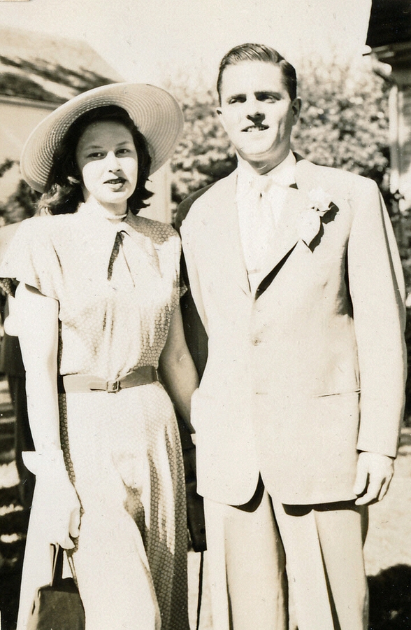 1949-06-04 8 Diane & Pete, Mary Jean & Dick Mankey wedding, Kittery Point ME.jpg