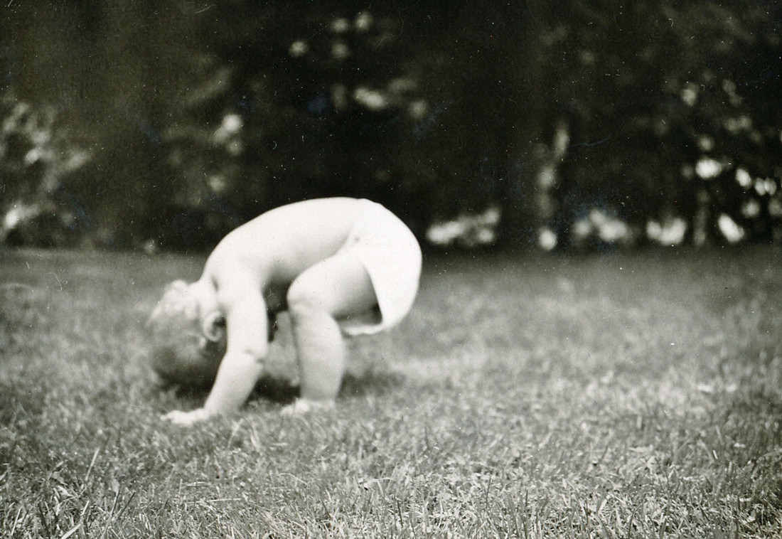 1949-06-12 4 Pete Jr, one day short of one year, Wellesley MA.jpg
