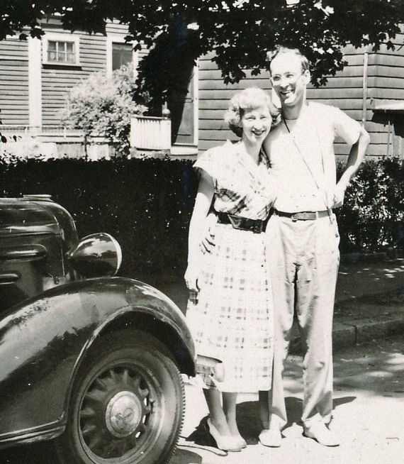 1949-07-02 5 Newlyweds, Mary Jean & Dick Mankey stop on their way to Maine.jpg