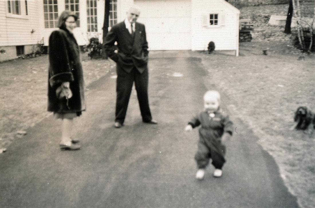 1949-12-17 5 Diane, Hilliard, Pete Jr & Peter, the weekend before Christmas.jpg