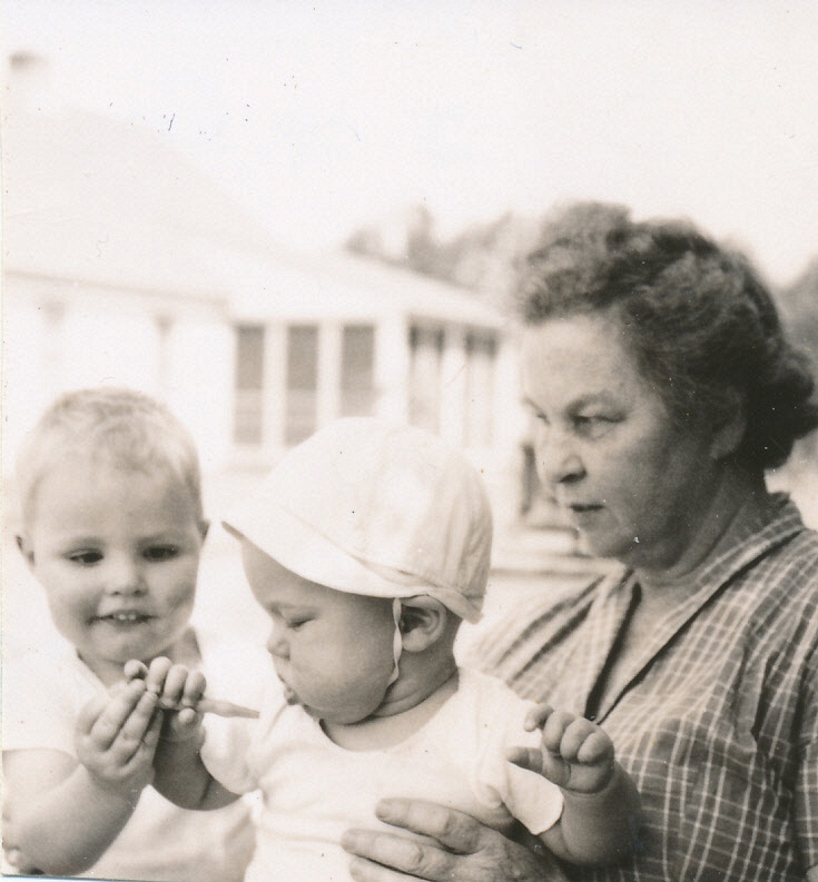 1950-08~ 2 Pete Jr, John & Doris, Ludlow MA.jpg