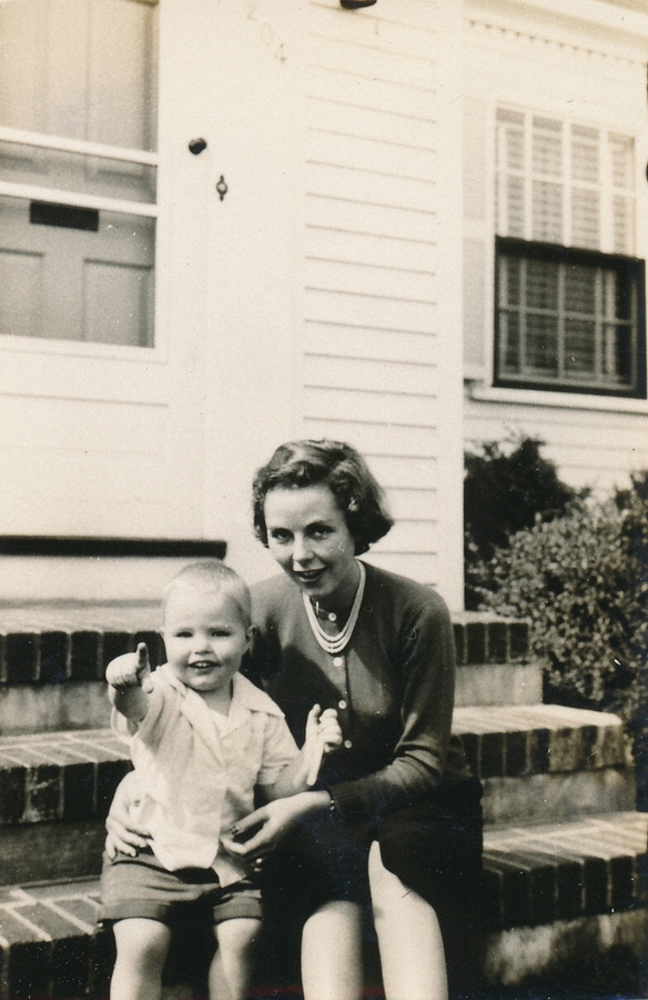 1950-08-05 7 'There he is' - Pete Jr & Jane.jpg